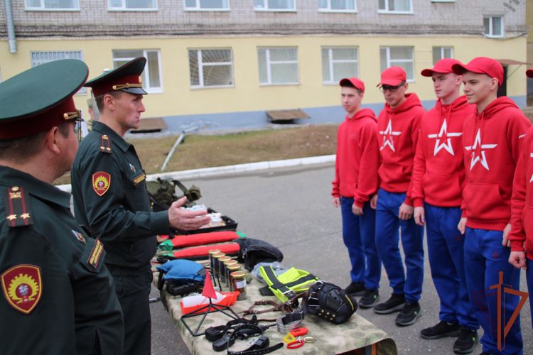 В Пермском военном институте прошло Первенство города Перми по летнему офицерскому четырехборью среди юношей допризывного возраста.