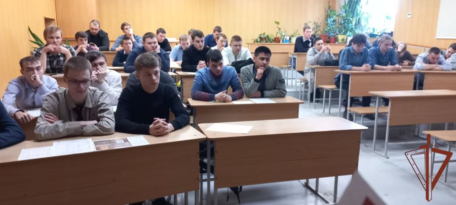 Военнослужащие факультета (связи) Пермского военного института провели агитационные мероприятия в учебных заведениях городов Перми и Калуги