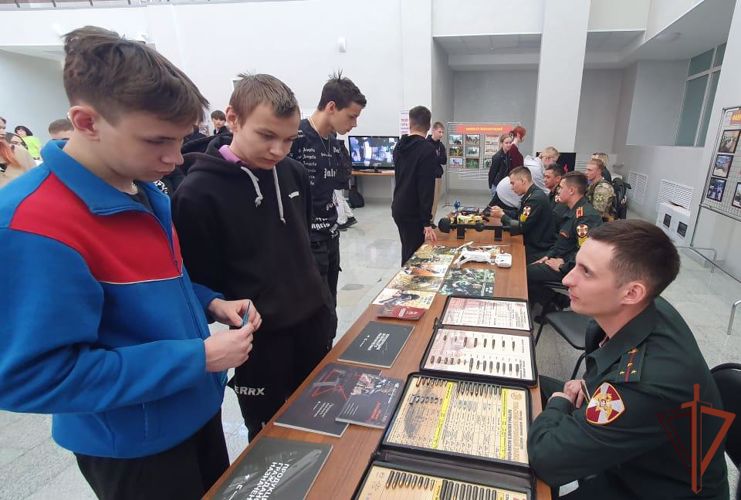 Военнослужащие Пермского военного института приняли участие в «Ярмарке вакансий»