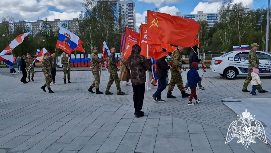 Военнослужащие Пермского военного института и члены их семей приняли участие в автопробеге, посвященном Дню Победы