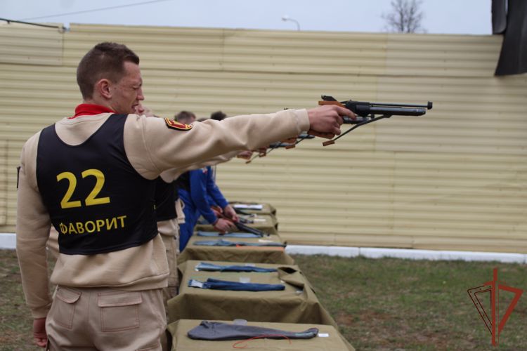 В Пермском военном институте прошло Первенство города Перми по летнему офицерскому четырехборью среди юношей допризывного возраста.