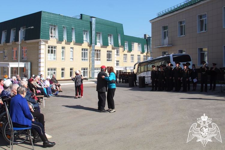 Военнослужащие Пермского военного института приняли участие в праздничных мероприятиях, посвященных Дню Победы советского народа в Великой Отечественной войне