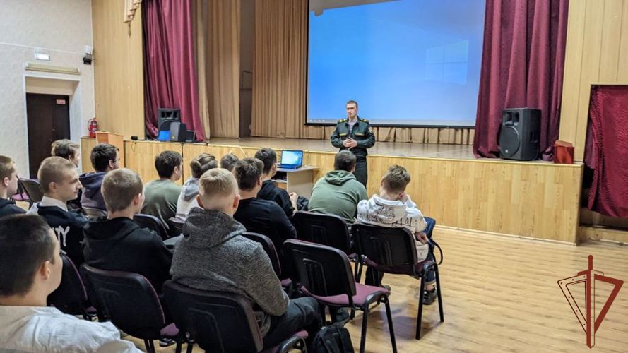 Военнослужащие факультета (связи) Пермского военного института провели агитационные мероприятия в учебных заведениях городов Перми и Калуги