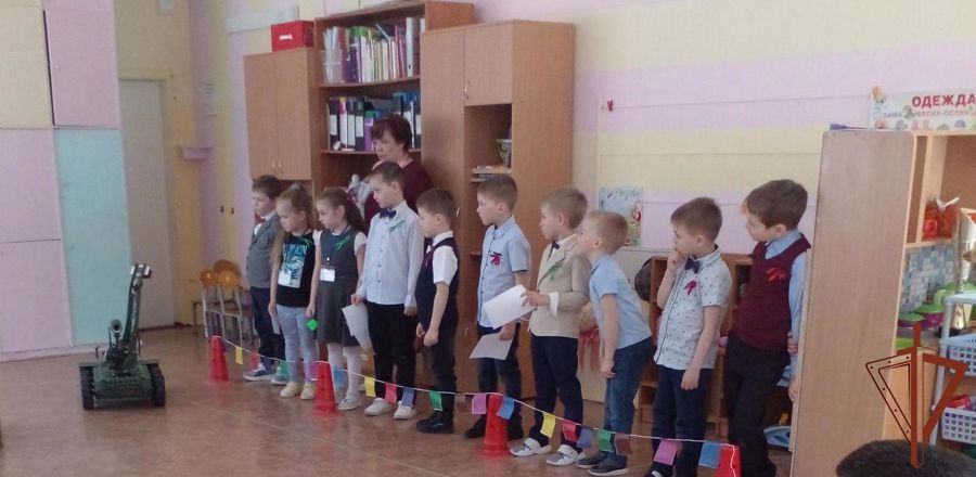 Офицеры факультета (инженерного обеспечения)  Пермского военного института провели выставку инженерных средств