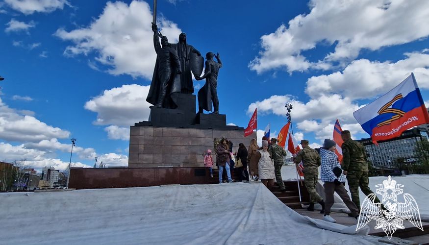 Военнослужащие Пермского военного института и члены их семей приняли участие в автопробеге, посвященном Дню Победы