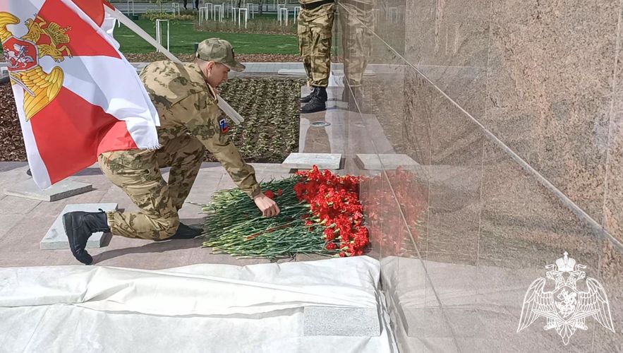 Военнослужащие Пермского военного института и члены их семей приняли участие в автопробеге, посвященном Дню Победы