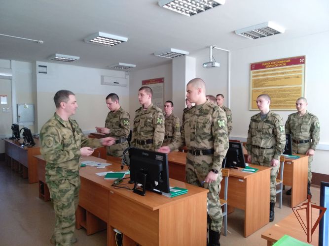Военнослужащие факультета (связи) Пермского военного института провели агитационные мероприятия в учебных заведениях городов Перми и Калуги