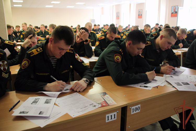 Личный состав Пермского военного института принял участие в ежегодной Международной просветительско-патриотической акции «Диктант Победы», посвященной событиям Великой Отечественной войны 1941-1945 годов