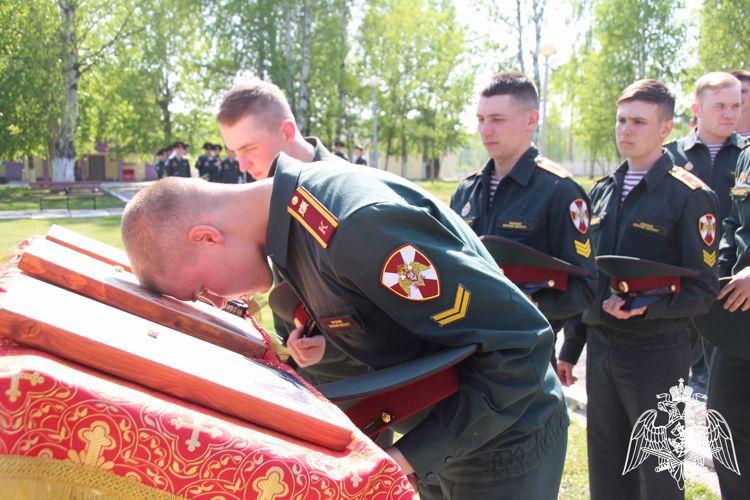 В Пермском военном институте прошло торжественное мероприятие по передаче иконы с частицами мощей Святого великомученика Дмитрия Солунского