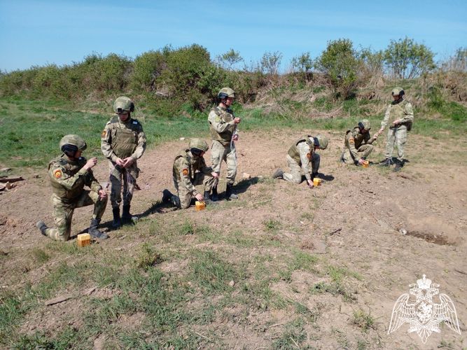 Курсанты факультета (инженерного обеспечения) Пермского военного института в ходе практики взрывных работ совершенствовали навык в организации разрушения объектов на коммуникациях взрывным способом