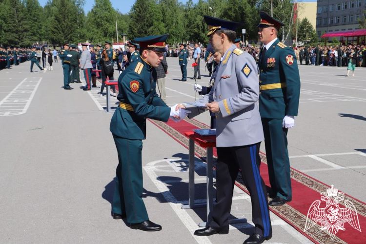 В Пермском военном институте войск национальной гвардии Российской Федерации состоялся выпуск офицеров