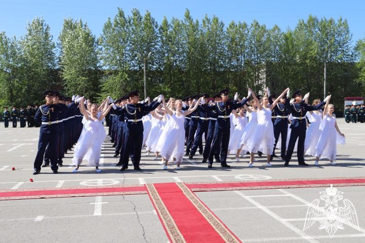 В Пермском военном институте войск национальной гвардии Российской Федерации состоялся выпуск офицеров