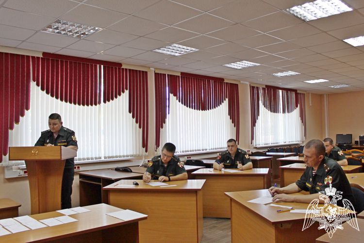 В адъюнктуре (очного и заочного обучения) с кандидатами на поступление проведен первый вступительный экзамен по специальной дисциплине, соответствующей направленности программы обучения