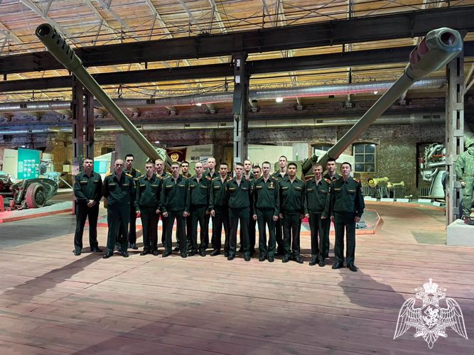 Курсанты факультета (кинологического) посетили выставку «Оружие Победы»