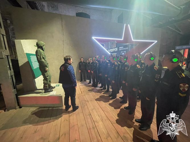 Курсанты факультета (кинологического) посетили выставку «Оружие Победы»