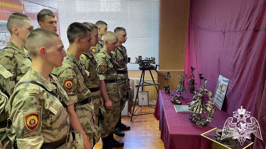 В Пермском военном институте проведена выставка скульптора, мастера «Гильдии кузнецов Донбасса» Виктора Михалева «Жизнь побеждает смерть»