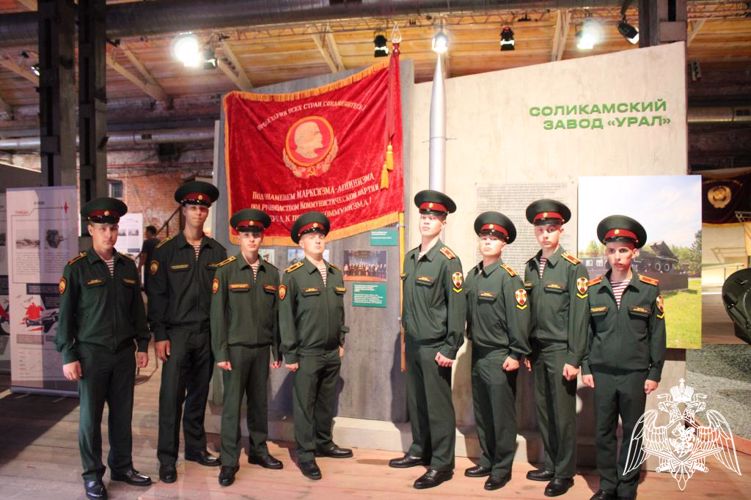 Курсанты факультета (артиллерийского вооружения) посетили выставку «Оружие Победы»