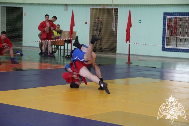 В военном институте состоялся чемпионат по самбо