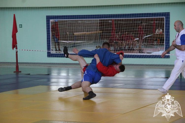 В военном институте состоялся чемпионат по самбо
