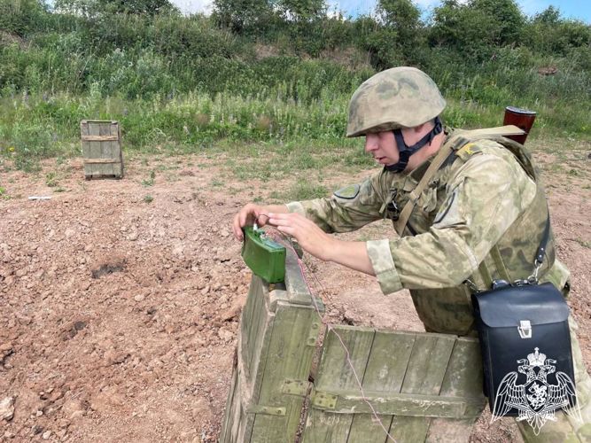В военном институте проведены практические занятия по оценке боевой эффективности мин