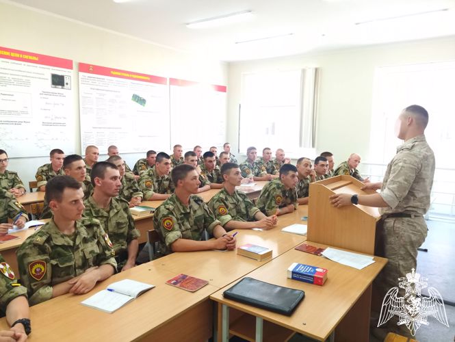 Выпускник Пермского военного института провел беседу с курсантами