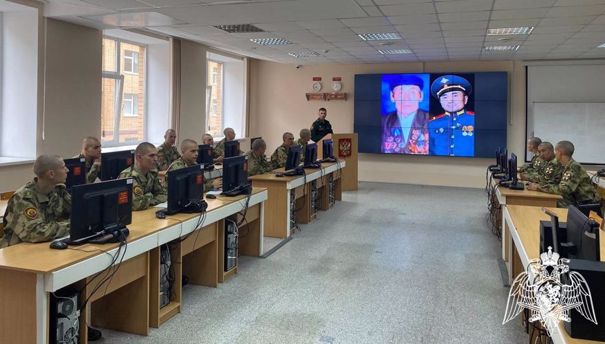 С курсантами военного института проведено военно-политическое информирование «23 августа - День разгрома советскими войсками немецко-фашистских войск в Курской битве (1943 год)»