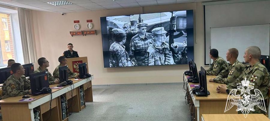 С курсантами факультета связи проведено военно-политическое информирование на тему «Герой России генерал-полковник Романов Анатолий Александрович»