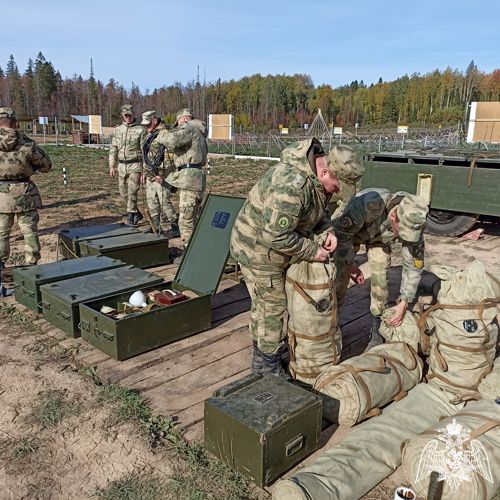 Курсанты Пермского военного института совершенствовали навыки в ходе занятия по обеспечению электроэнергией войск в отрыве от пунктов постоянной дислокации в полевых условиях