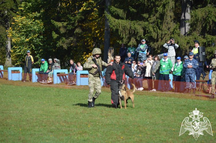 Курсанты кинологического факультета приняли участие в церемонии открытия Всероссийских соревнований по служебному собаководству