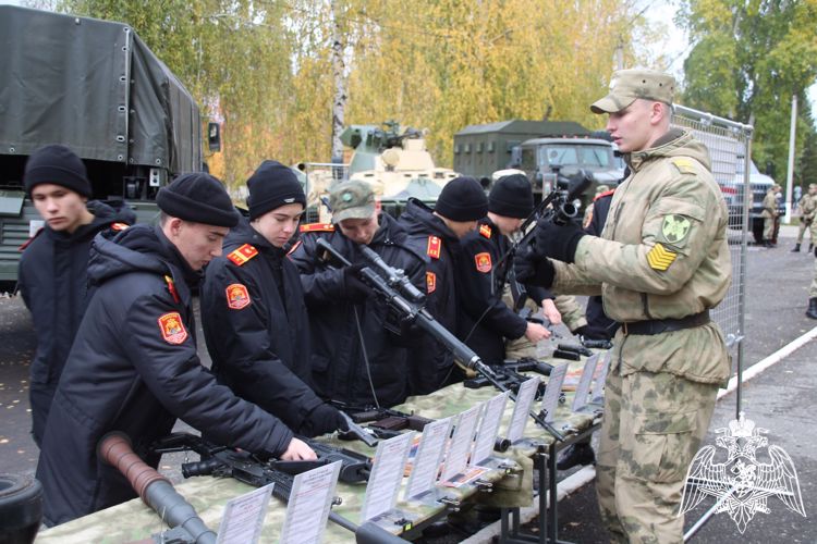 В Пермском военном институте прошел этап XVI Всероссийского фестиваля «Виват, кадет!», посвященный 300-летию города Перми и Году педагога и наставника в России
