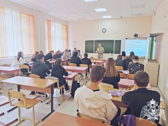 Военнослужащий факультета связи провел агитационно-пропагандисткую работу во время служебной командировки с военнослужащими и учащимися средней образовательной школы