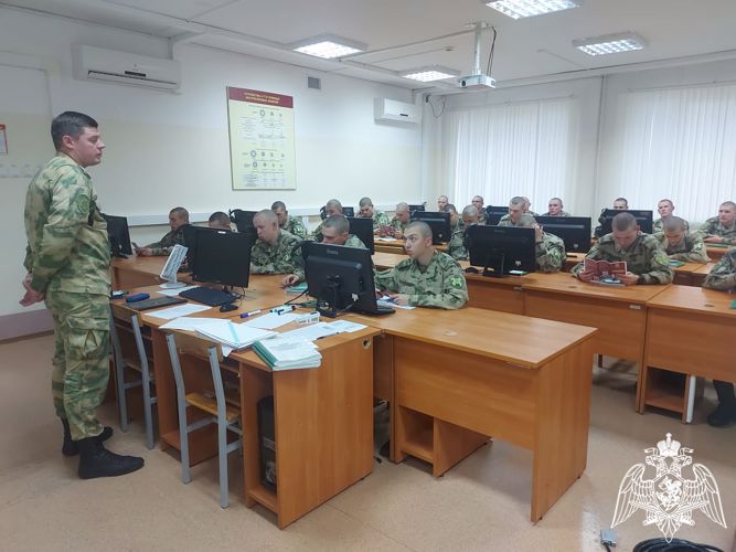 Военнослужащие факультета связи провели агитационно-пропагандистскую работу с военнослужащими воинских частей и учащимися средней образовательной школы № 76 города Перми