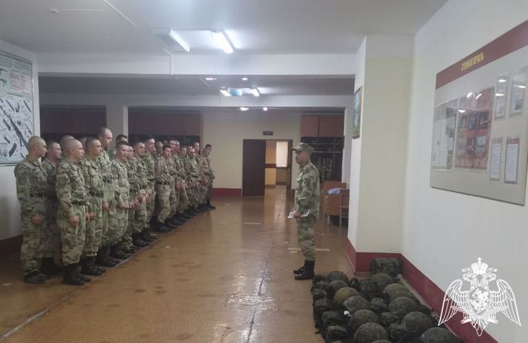 Военнослужащий факультета связи провел агитационно-пропагандисткую работу во время служебной командировки с военнослужащими и учащимися средней образовательной школы