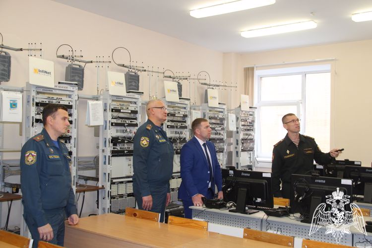 На базе факультета (связи) проведена рабочая встреча с представителями МЧС России