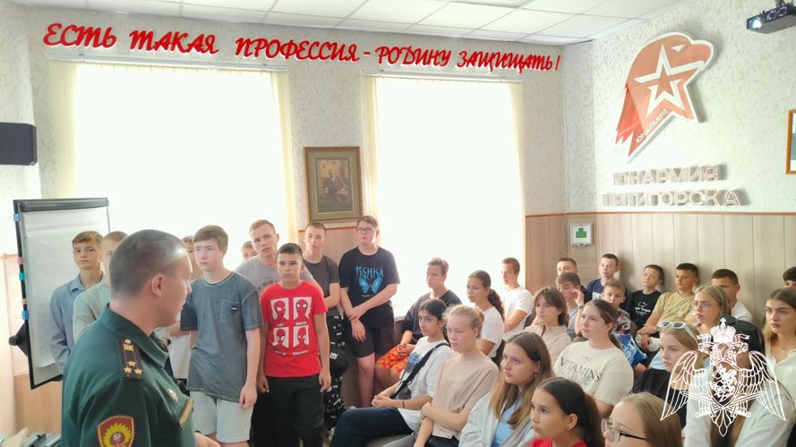 Офицер факультета (инженерного обеспечения) провел агитационно-пропагандистскую работу по месту прохождения личной стажировки