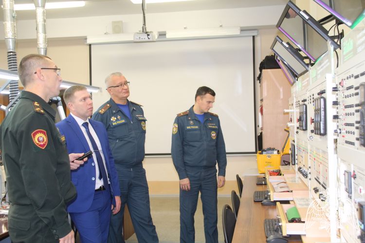 На базе факультета (связи) проведена рабочая встреча с представителями МЧС России