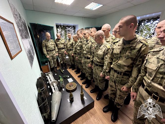 25 и 26 октября 2023 года на базе СОБР и ОМОН Управления Росгвардии по Пермскому краю состоялась встреча сотрудников отрядов с курсантами первого курса факультета (связи)