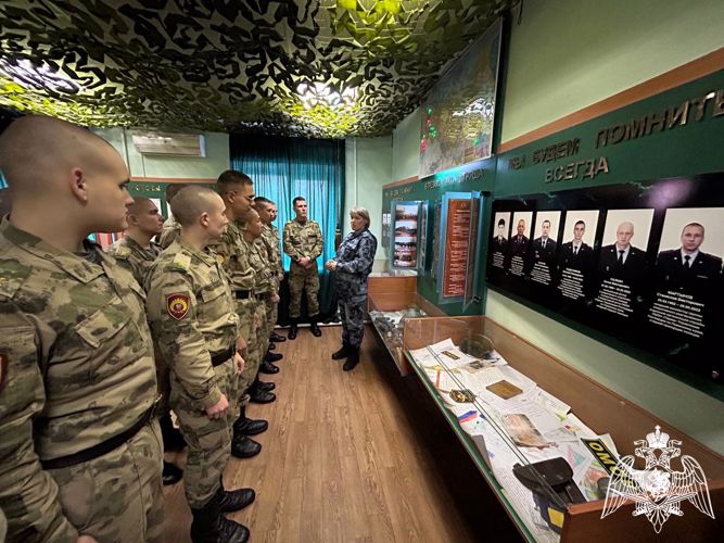 25 и 26 октября 2023 года на базе СОБР и ОМОН Управления Росгвардии по Пермскому краю состоялась встреча сотрудников отрядов с курсантами первого курса факультета (связи)