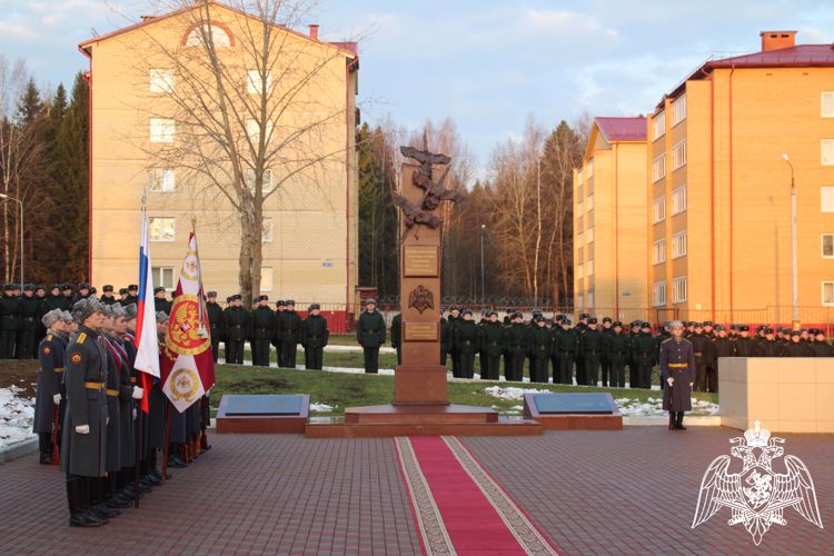 В Пермском военном институте войск национальной гвардии прошли торжественные мероприятия, посвященные празднованию 42-й годовщины со дня образования