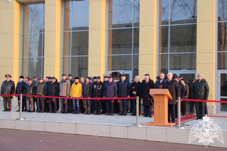 В Пермском военном институте войск национальной гвардии прошли торжественные мероприятия, посвященные празднованию 42-й годовщины со дня образования