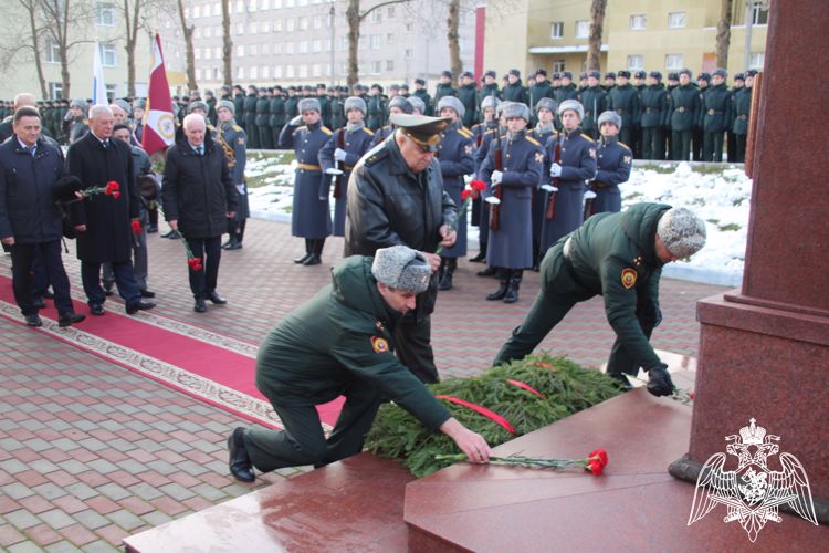 В Пермском военном институте войск национальной гвардии прошли торжественные мероприятия, посвященные празднованию 42-й годовщины со дня образования