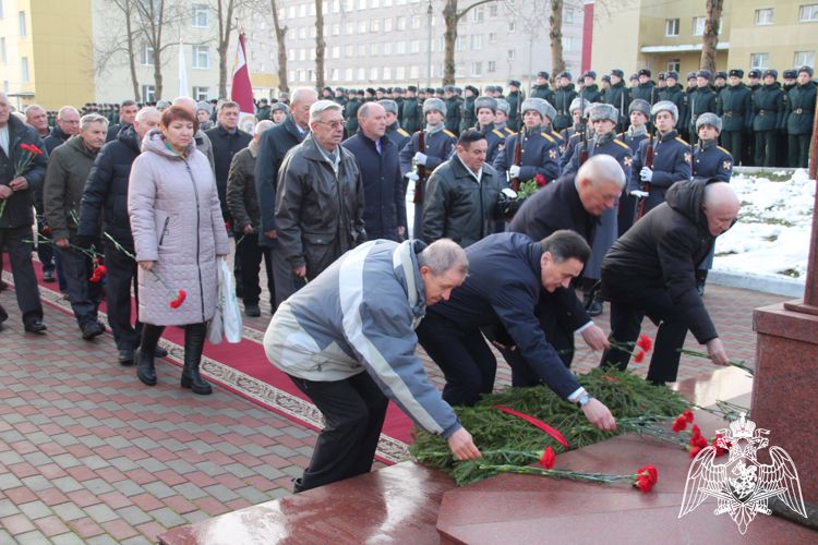 В Пермском военном институте войск национальной гвардии прошли торжественные мероприятия, посвященные празднованию 42-й годовщины со дня образования