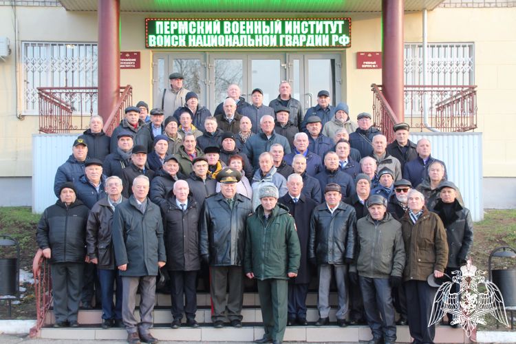 В Пермском военном институте войск национальной гвардии прошли торжественные мероприятия, посвященные празднованию 42-й годовщины со дня образования