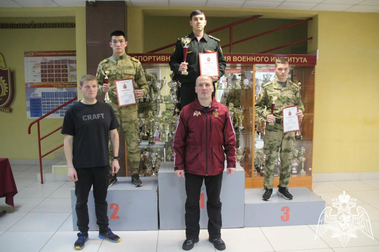 Военнослужащие Пермского военного института приняли участие в чемпионате института по служебному двоеборью