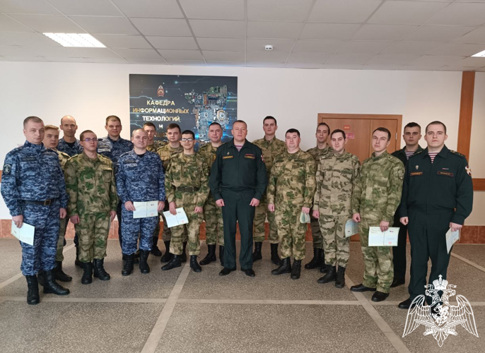 В Пермском военном институте слушатели курсов повышения квалификации прошли обучение и успешно сдали междисциплинарный экзамен