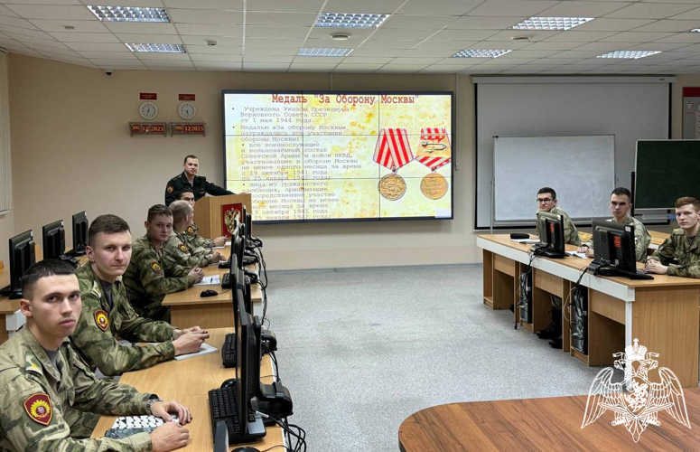 На факультете связи проведено военно-политическое информирование, посвященное Дню воинской славы России