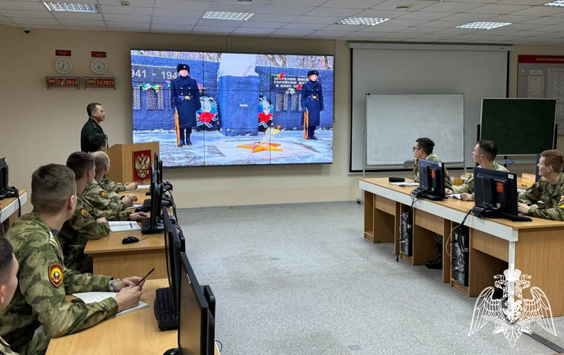 На факультете связи проведено военно-политическое информирование, посвященное Дню воинской славы России