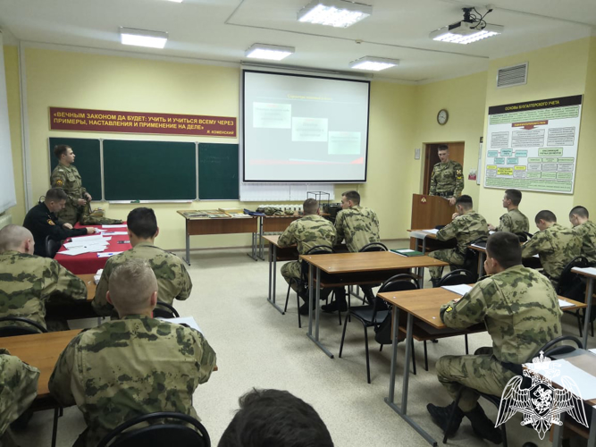 На факультете (тыла) проведена защита курсовых работ по дисциплине «Товароведение военной одежды и обуви»
