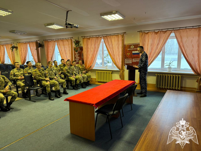16 января 2024 года на базе СОБР и ОМОН Управления Росгвардии по Пермскому краю состоялась встреча сотрудников отрядов с курсантами выпускного курса факультета (связи)