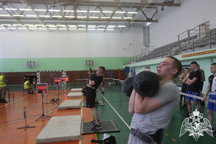 В Пермском военном институте прошел чемпионат по гиревому спорту